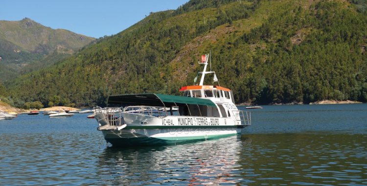 Embarcação "Rio Caldo"