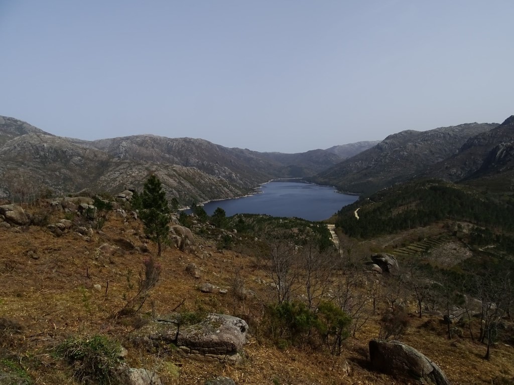 Vista para a albufeira de Vilarinho das Furnas e Portela do Homem